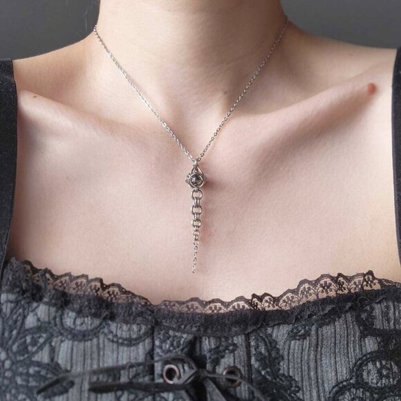 Gothic long spiky dagger chainmaille necklace with a small silver chain - Picture 3 of 5